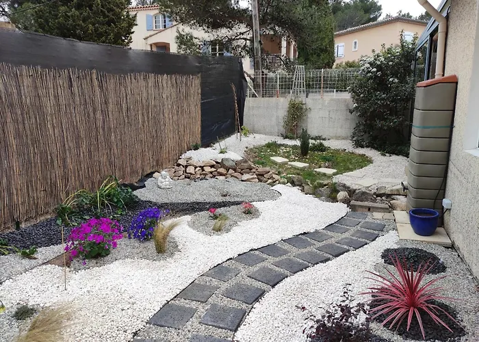Le Jardin Des Rocailles - Villa 4 Chambres Climatisee Avec Piscine A Deux Pas D\'Avignon