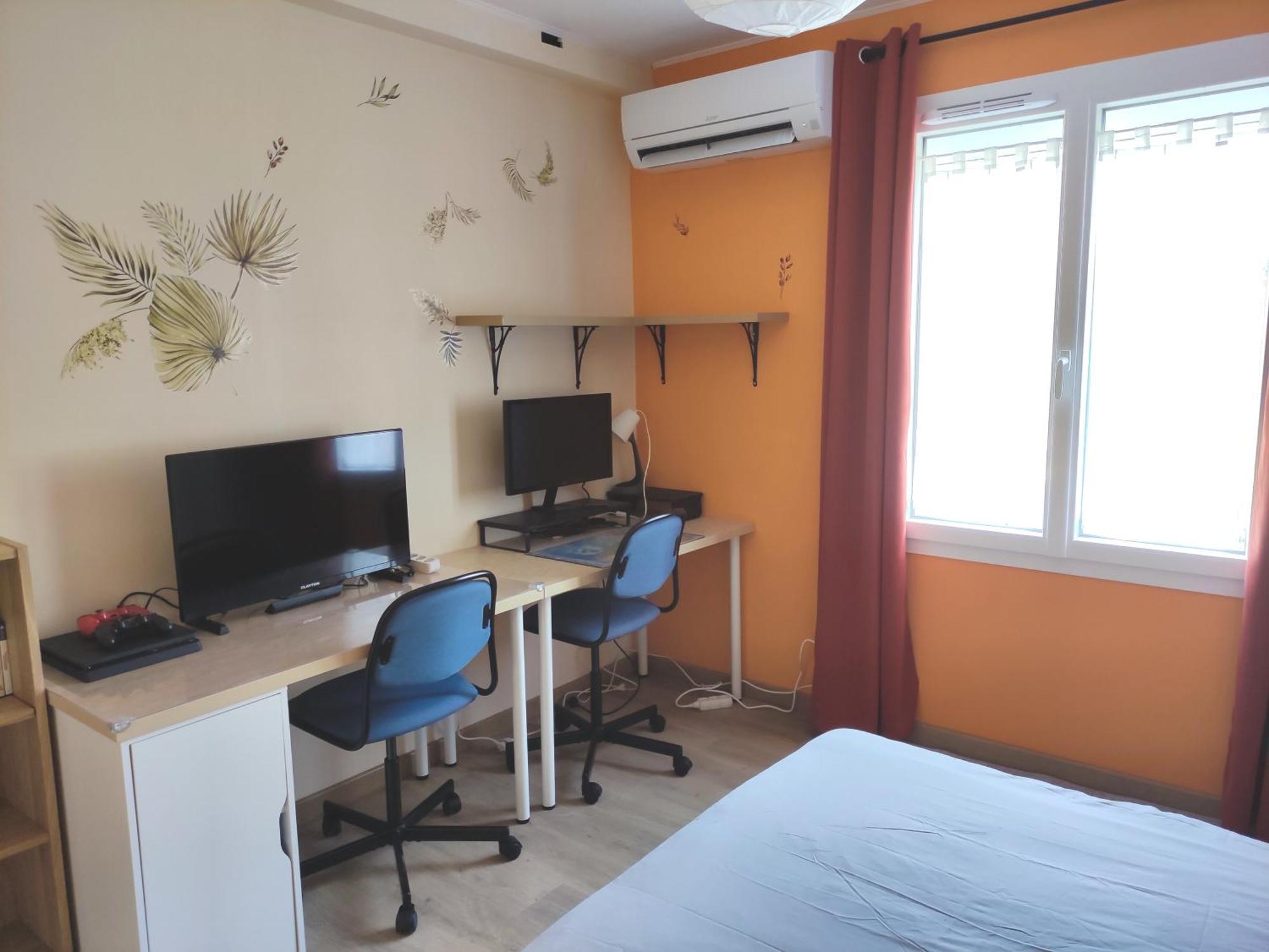 Villa Le Jardin Des Rocailles - 4 Climatisee Avec Piscine A Deux Pas D'avignon *