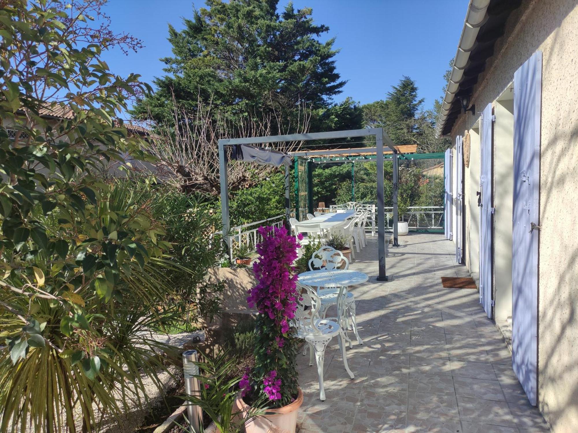 Villa Le Jardin Des Rocailles - 4 Climatisee Avec Piscine A Deux Pas D'avignon *
