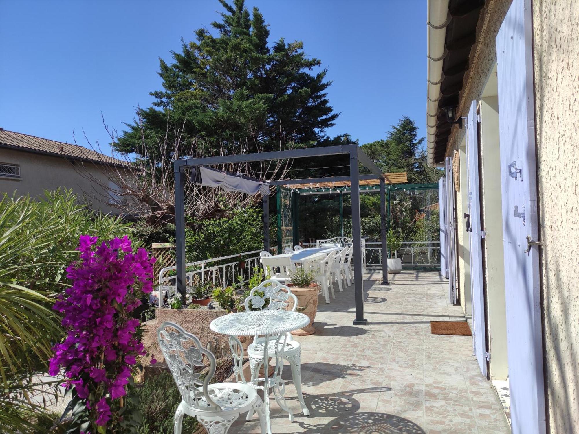 Le Jardin Des Rocailles - 4 Climatisee Avec Piscine A Deux Pas D'avignon Villa *