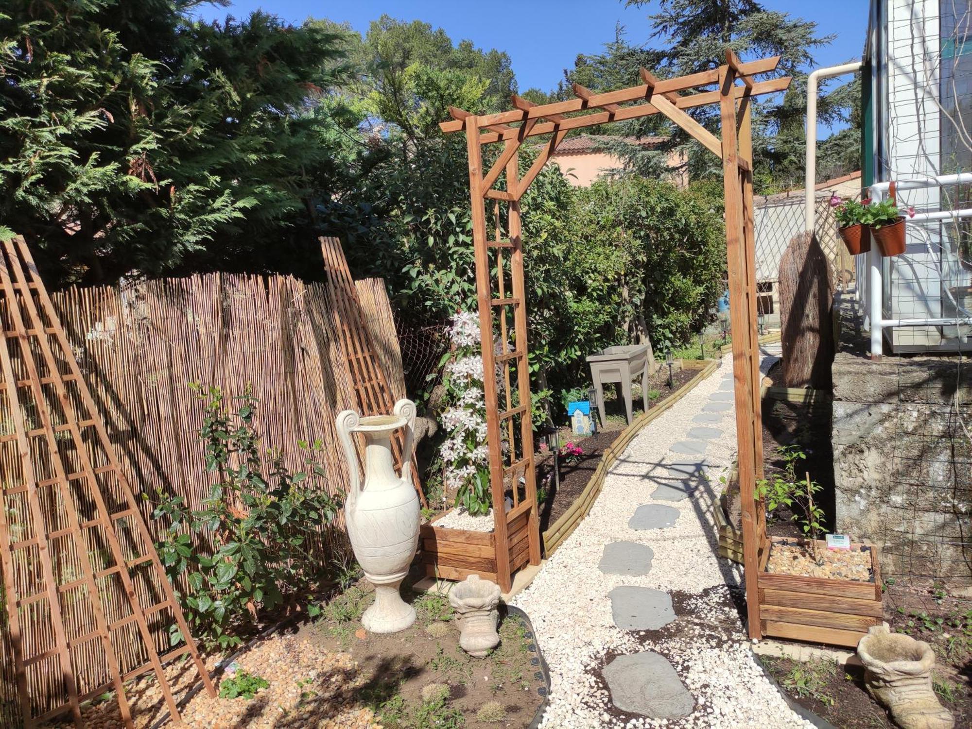 Villa Le Jardin Des Rocailles - 4 Climatisee Avec Piscine A Deux Pas D'avignon